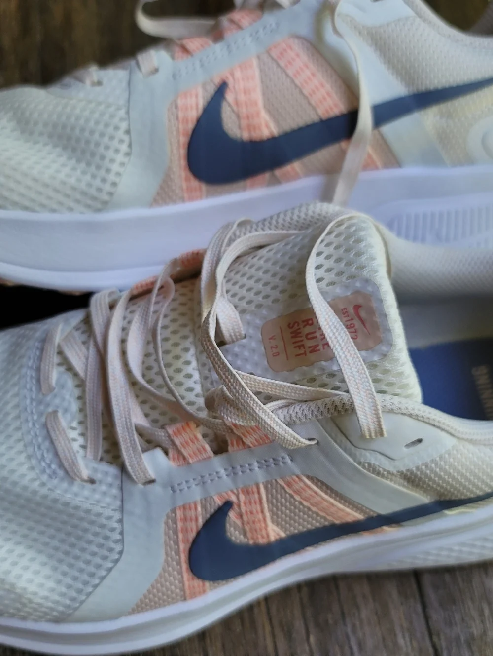 Nike Women's White & Peach Running Shoes - Picture 10 of 10